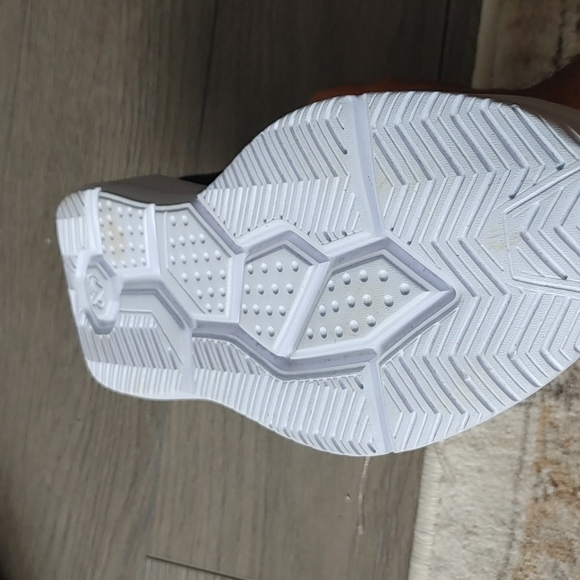 Running shoes - Picture 4 of 4